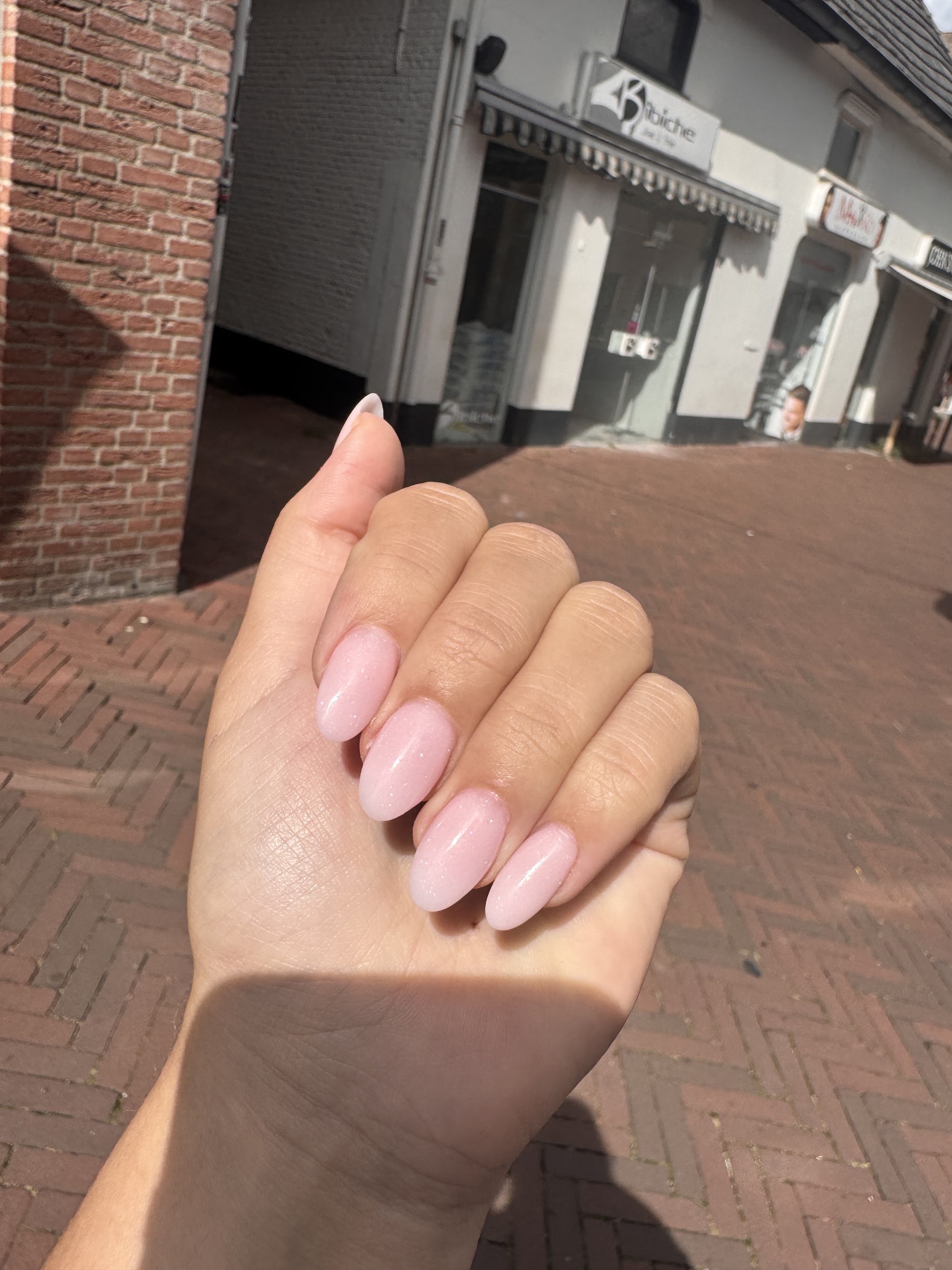 Lichtroze amandelvormige nagels